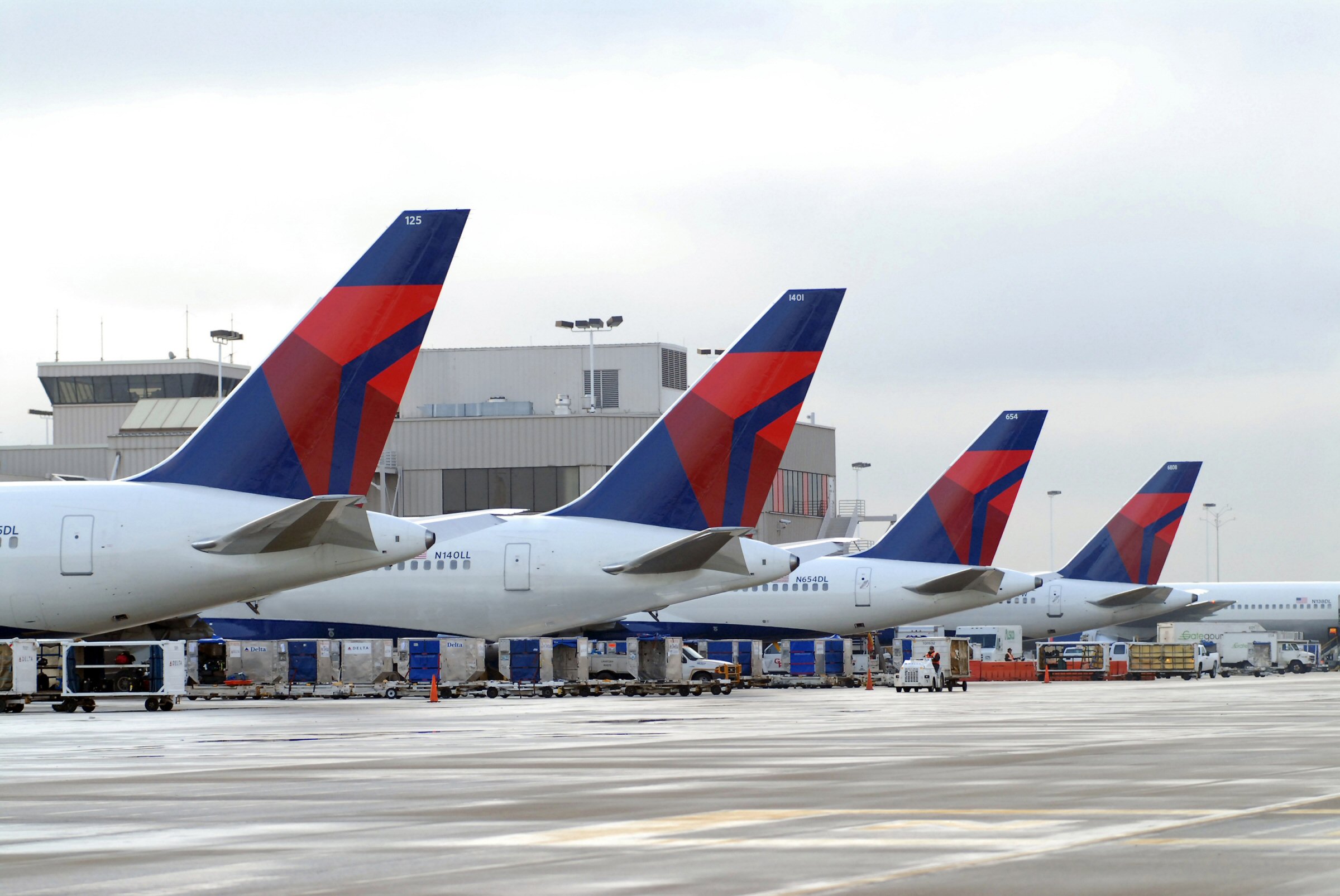 Delta gives College Football Playoff fans more ways to see teams in action